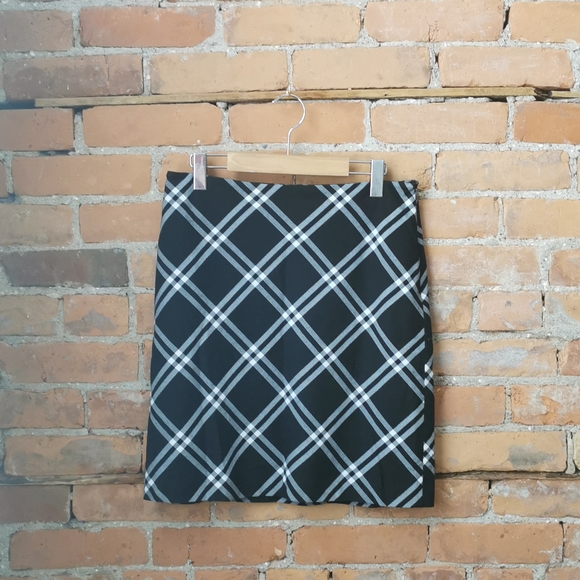 Black and White Plaid Above the Knee Skirt - Picture 1 of 2